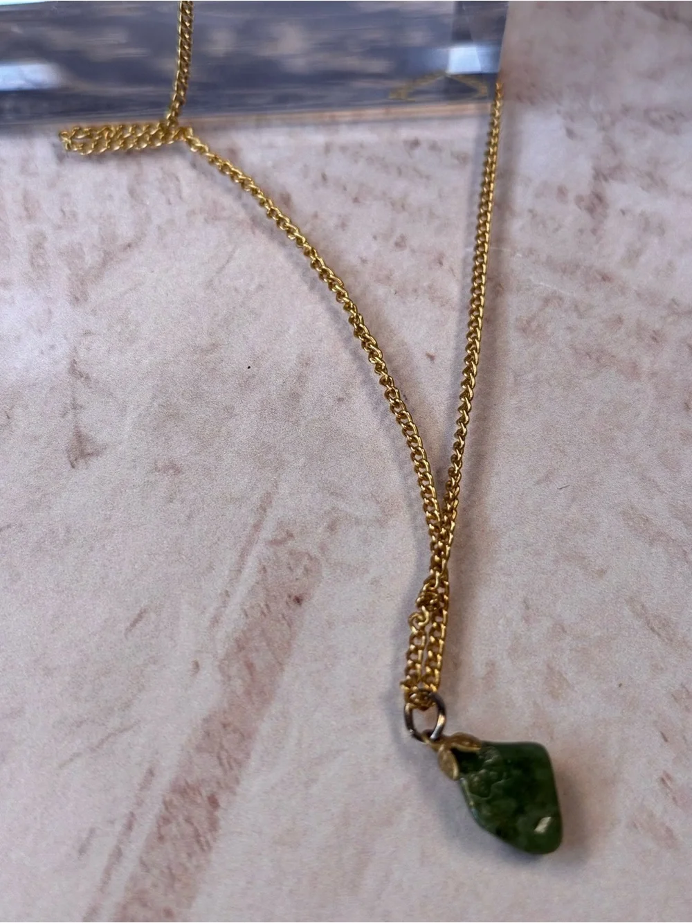 Vintage Green Stone Pendant Necklace Gold Tone Chain Unmarked Lot A5